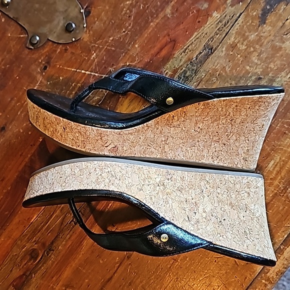 STUNNING UGGS NATASSIA PATENT CORK WEDGE THONG SANDALS - Picture 5 of 9